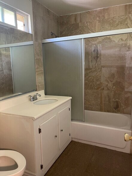 Building Photo - 13012 McKinley Ave