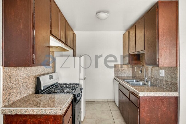 Building Photo - 1115 252nd St