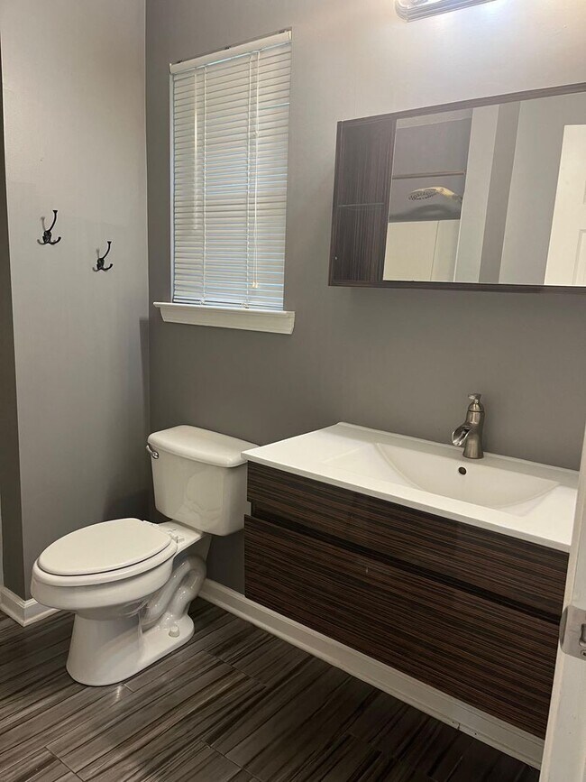 Building Photo - Updated 3 bedroom House in Georgetown
