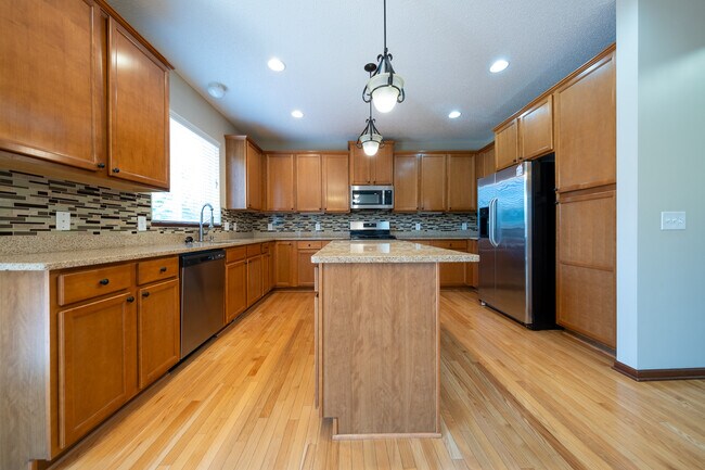 Building Photo - 16549 Dodd Ln