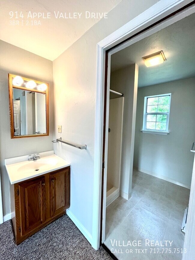Building Photo - 914 Apple Valley Dr