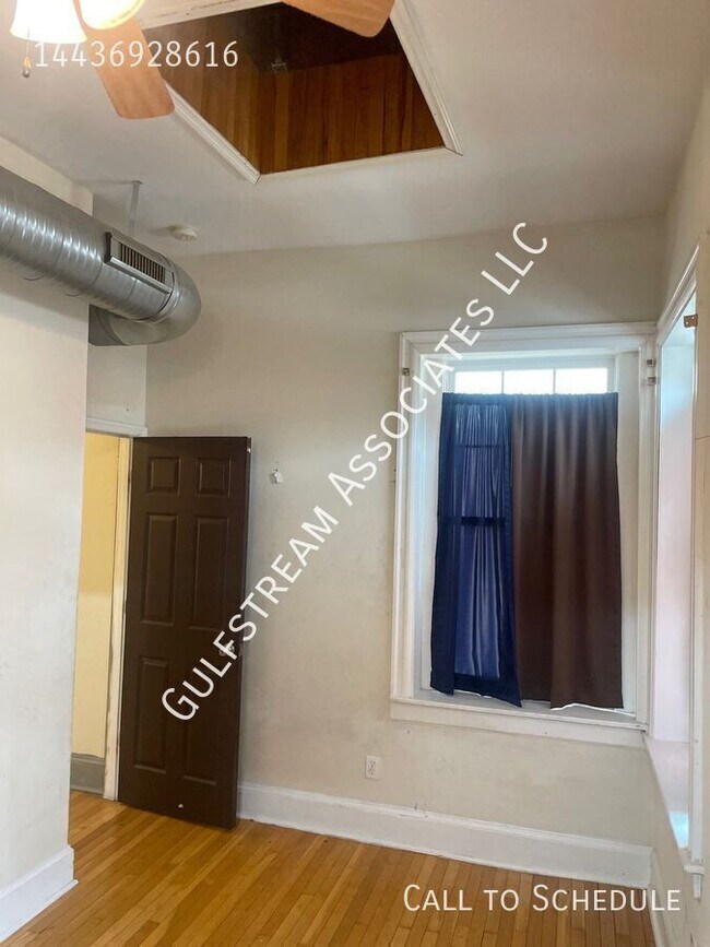 Building Photo - 319 W Mulberry St