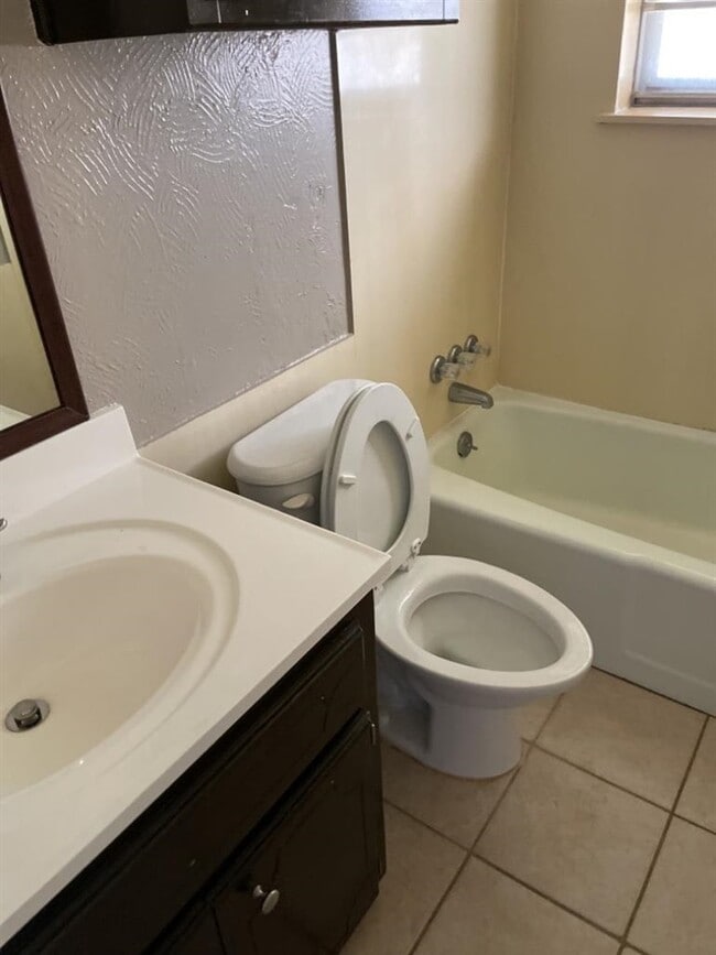 Building Photo - 4708 SE Sunnymeade