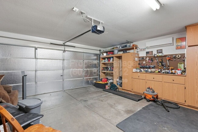 Building Photo - 8629 W Echo Ln