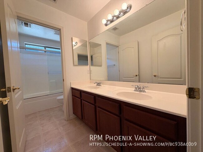 Building Photo - 17130 W Lundberg St