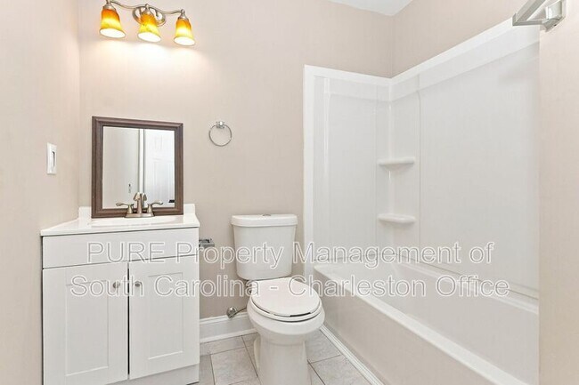 Building Photo - 9610 N Cardinal Dr