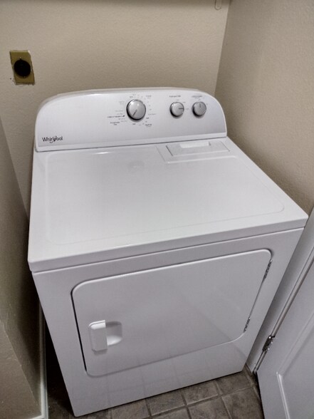 Building Photo - 3608 Saratoga Ave