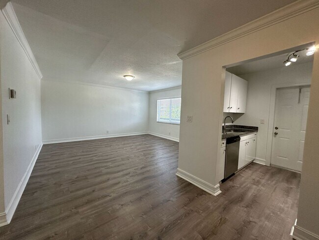 Interior Photo - Dixie Realty LLC