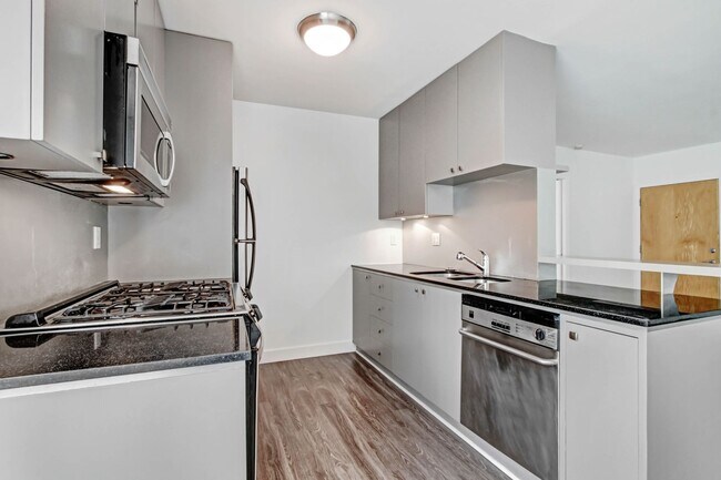 Interior Photo - 117 Pacific St. in Sant Monica - 1 block to the beach and Main St!