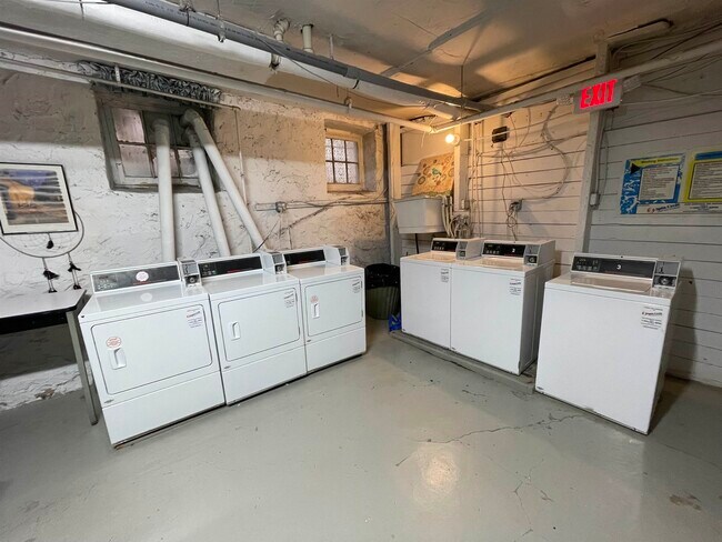 Building Photo - 9015 Bergenwood Ave