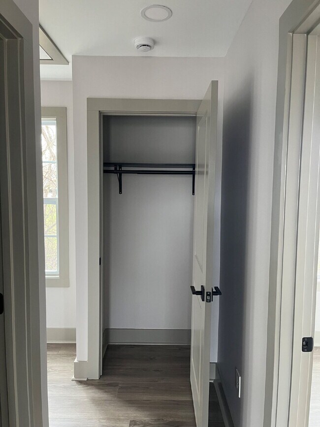 Building Photo - 2922 Painted Pony Dr