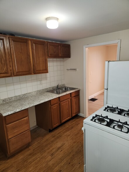 Kitchen - 537 Mill St