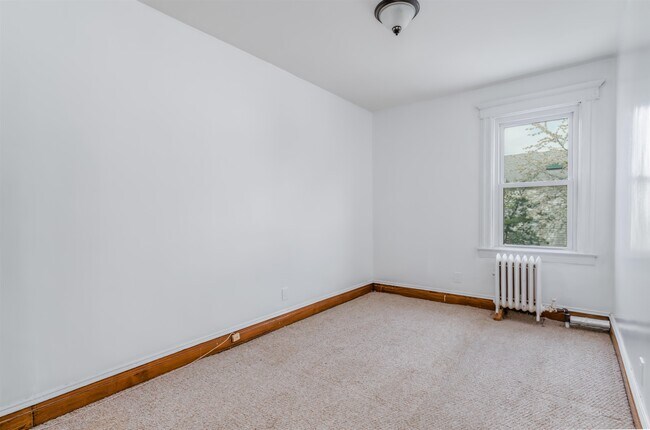 Building Photo - 142 Humphrey Ave