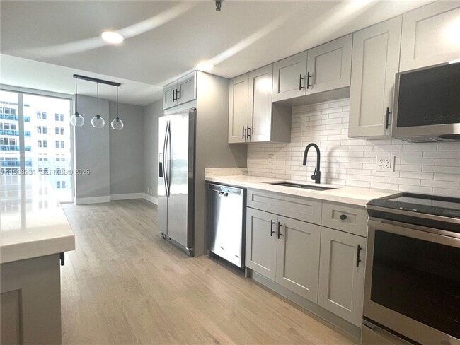 Building Photo - 2401 Collins Ave