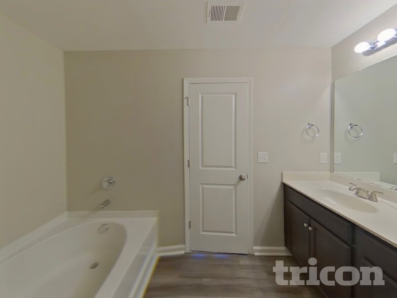 Building Photo - 547 Falls Cottage Run