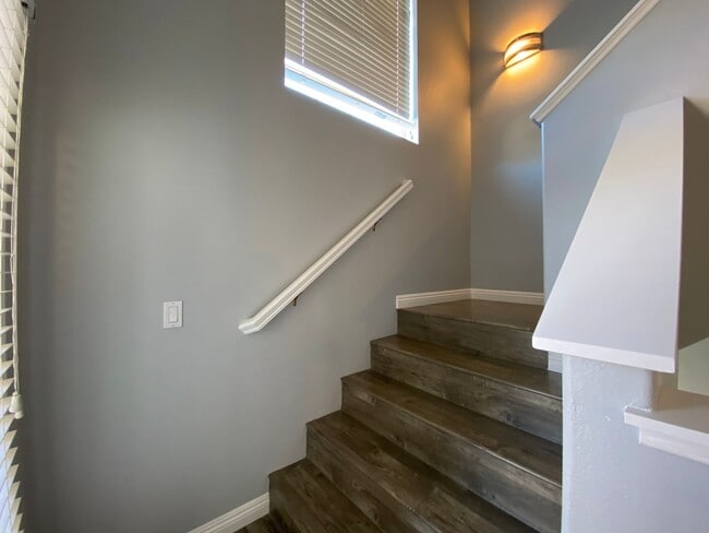Building Photo - Beautiful Townhome in the Cascada Communit...