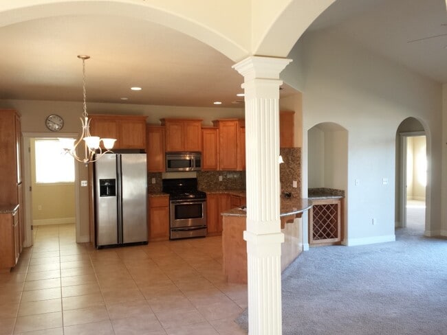 Building Photo - Lake California Home for Rent | Gated Community, Lake Access, River Access, Garage