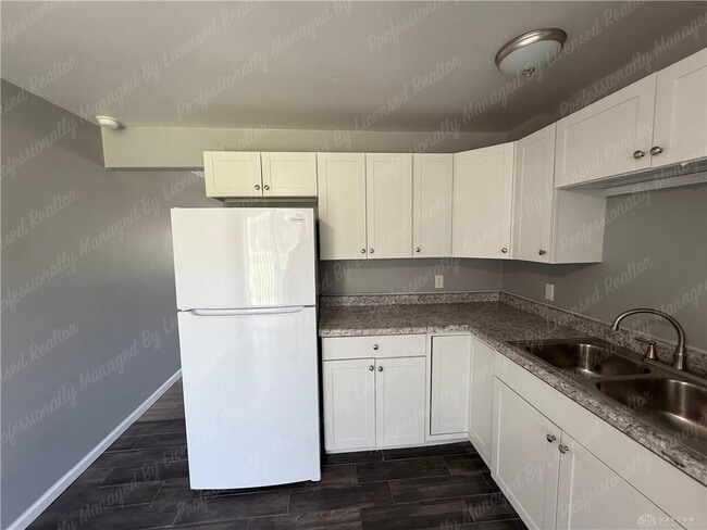 Building Photo - 5444 Bellefontaine Rd