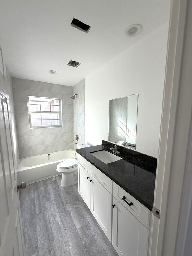 Building Photo - 7430 Claiborne St