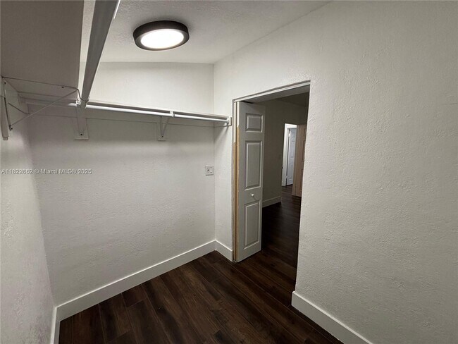 Building Photo - 30 E 44th St