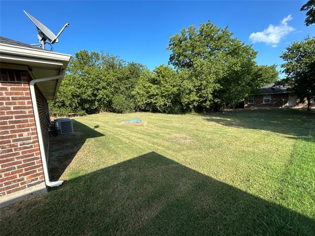 Building Photo - 221 E Cooper St