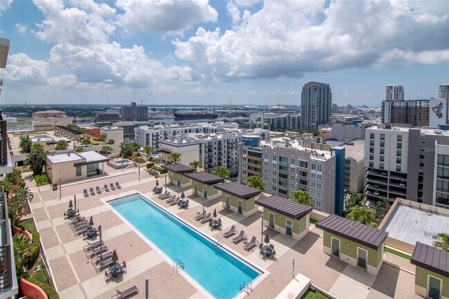 Building Photo - 1120 E Kennedy Blvd