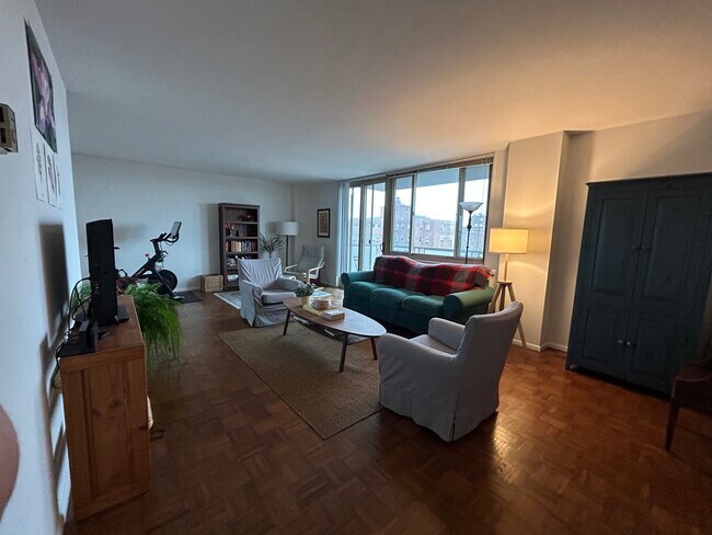 Living room / balcony - 1 E University Pkwy