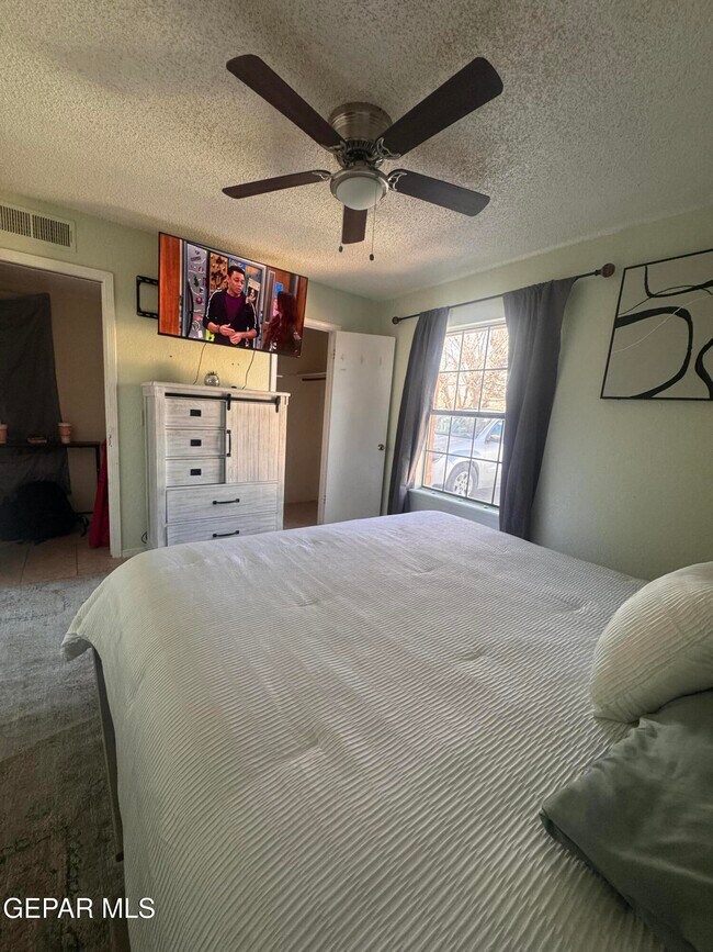 Building Photo - 386 McCune Rd