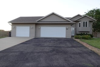 Building Photo - 100 Tattler Ln
