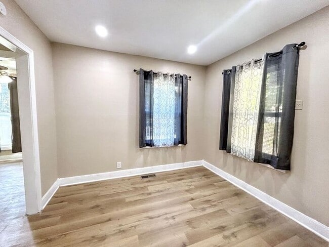 Building Photo - Cozy 3-Bedroom Home with Modern Amenities ...