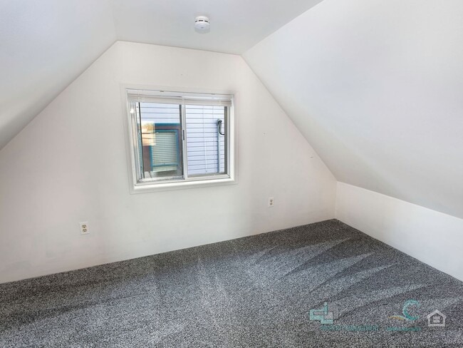 Building Photo - $500 OFF Special - Beautiful 4 Bed/1 Bath Home in Astoria