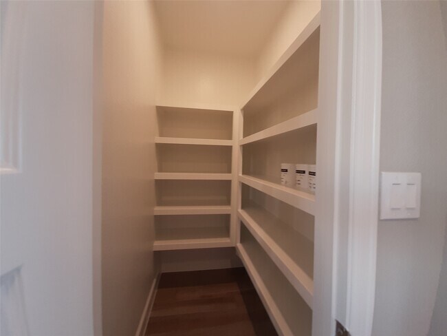 Building Photo - 7575 Pemberley Ct