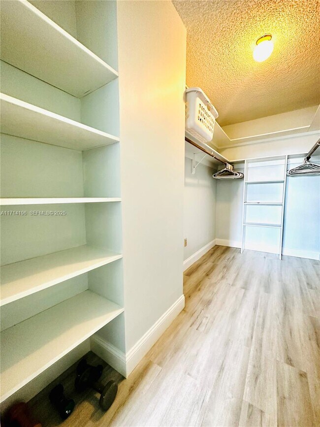 Building Photo - 1501 S Ocean Dr