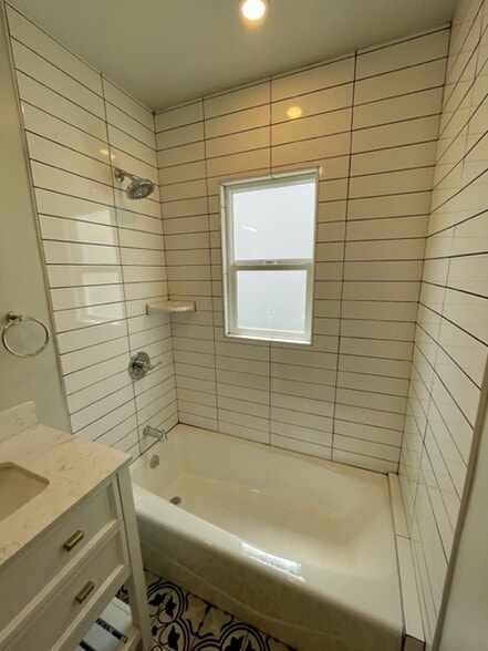 Building Photo - 1831 S Redondo Blvd