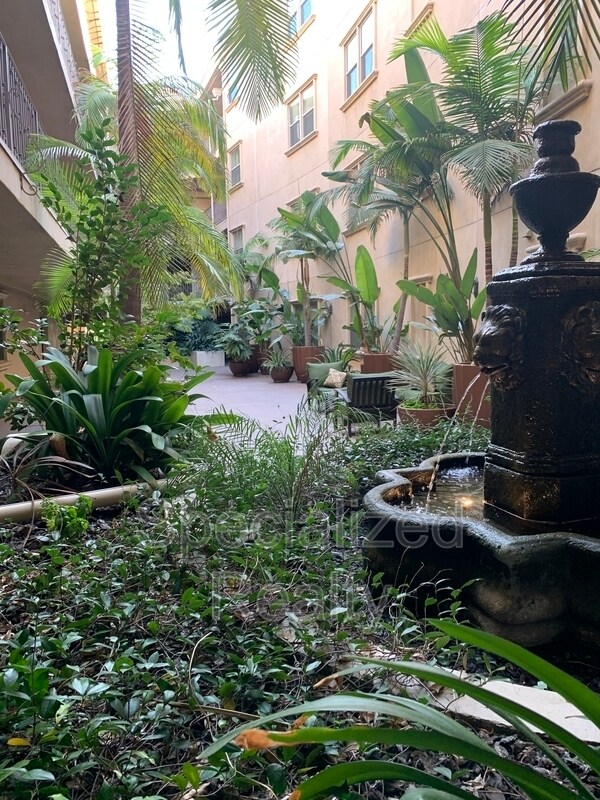 Building Photo - 10921 Whipple St