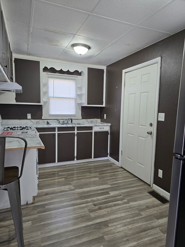 Building Photo - 2 Bedroom 1 Bath Unit in Triplex