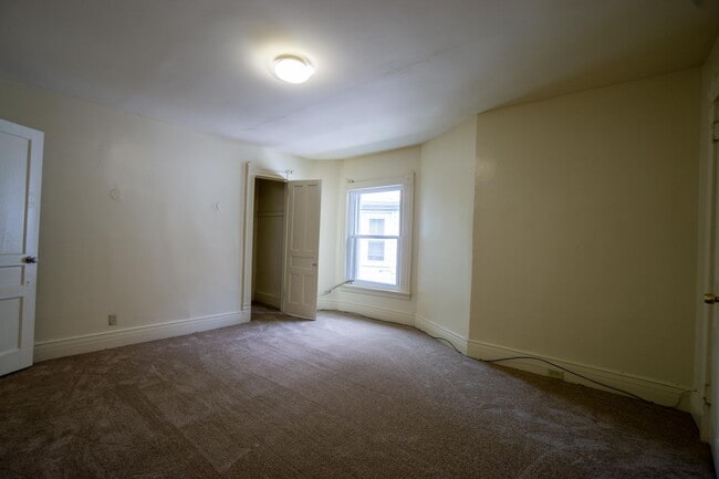 Building Photo - 204 Harvard Pl