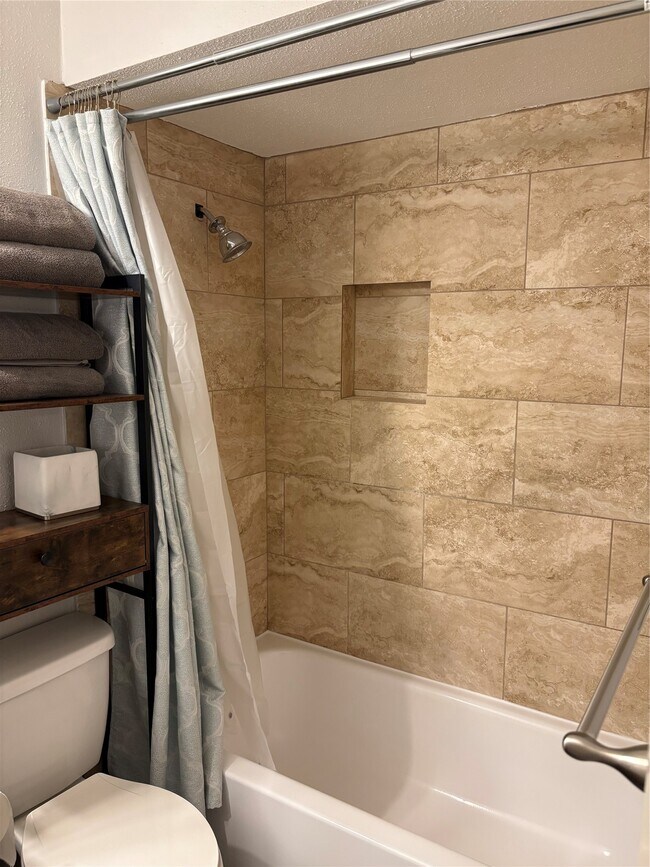 Building Photo - 732 Memorial Mews St