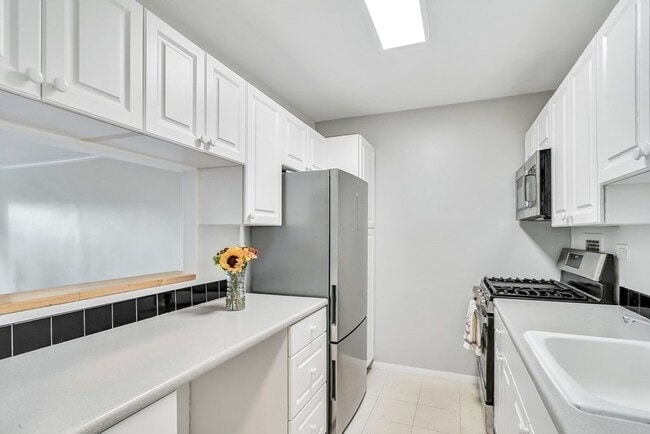 Building Photo - 8 Whittier Pl