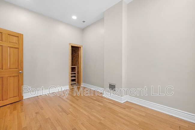 Building Photo - 430 W 23rd St