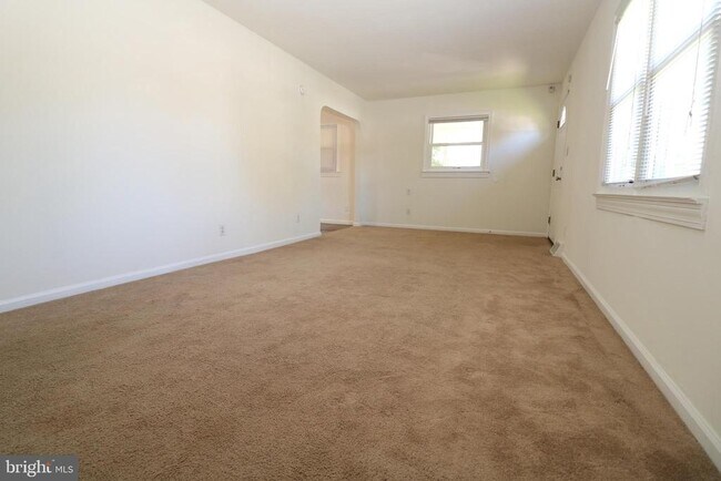 Building Photo - 218 Webbs Ln