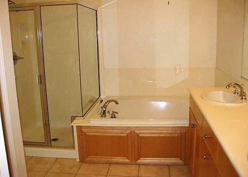 Building Photo - Beautiful Windemere Town Home w/ Den