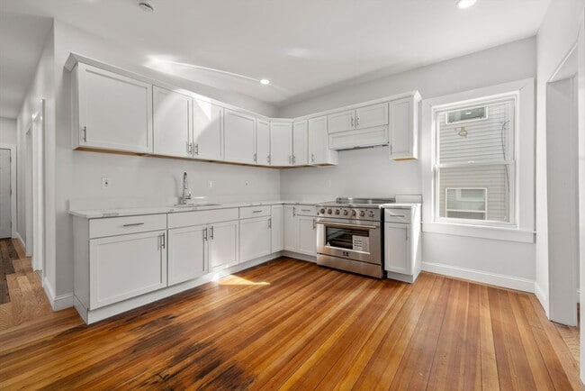 Building Photo - 53 Woodford St