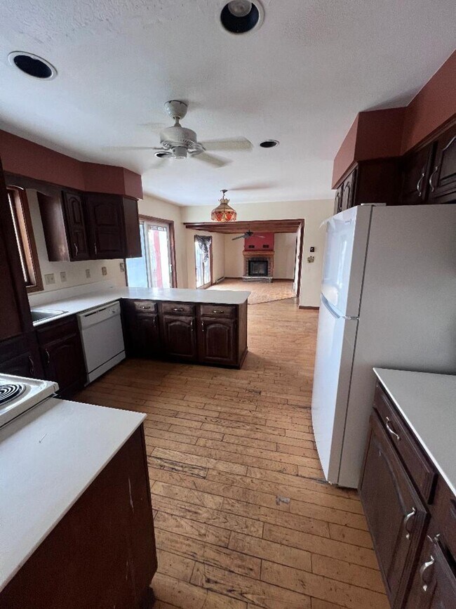 Building Photo - 9 Kings Point Cir