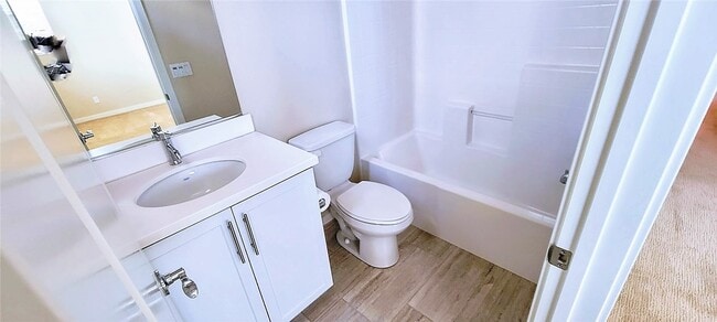 Building Photo - 2 Adelfa St