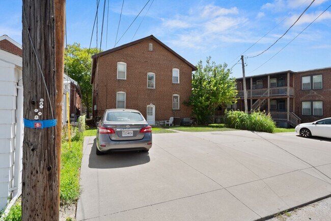Building Photo - 3535 Lawn Ave