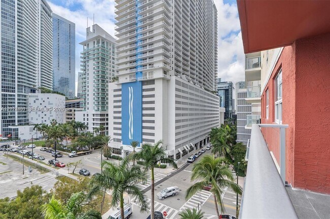 Building Photo - 1155 Brickell Bay Dr