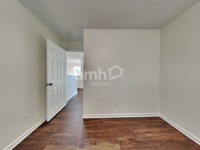 Building Photo - 65 Oak Ridge Cir