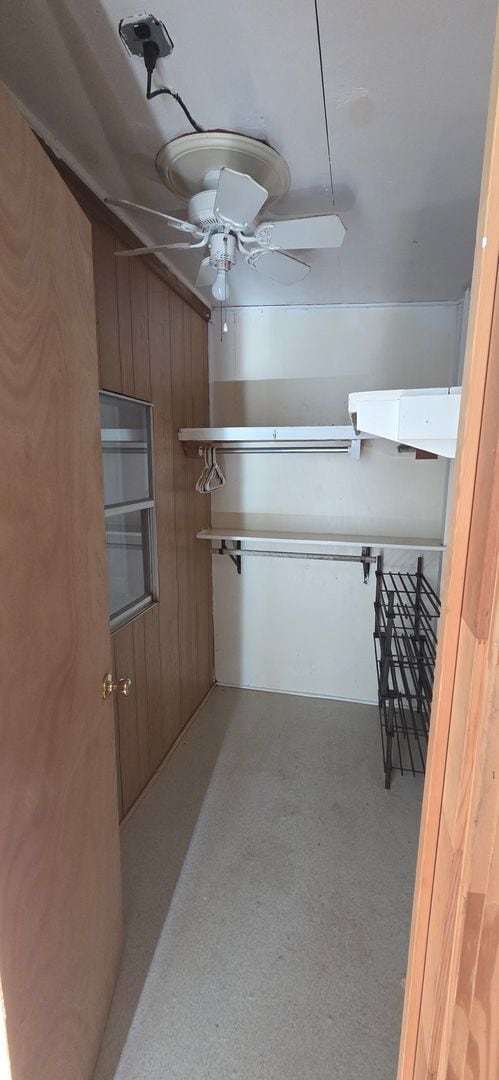 Building Photo - Tiny home with large yard