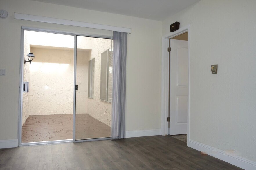 Building Photo - 112 Marchbanks Ct